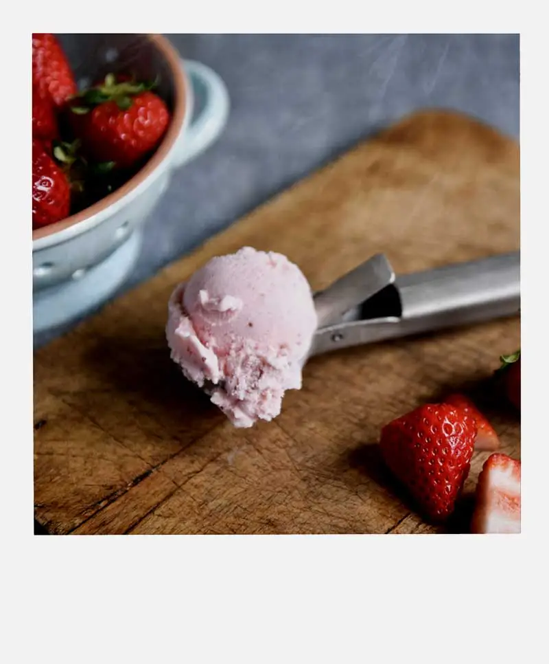 ice cream scoop with strawberry ice cream
